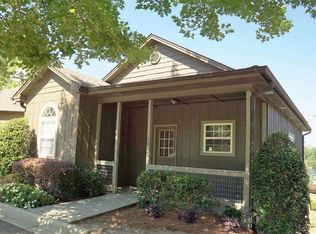 15 Honeysuckle Ct, Eclectic, AL 36024
