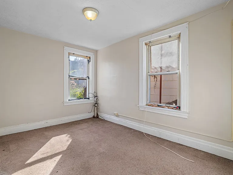 118 Carrick Ave — Photo 12