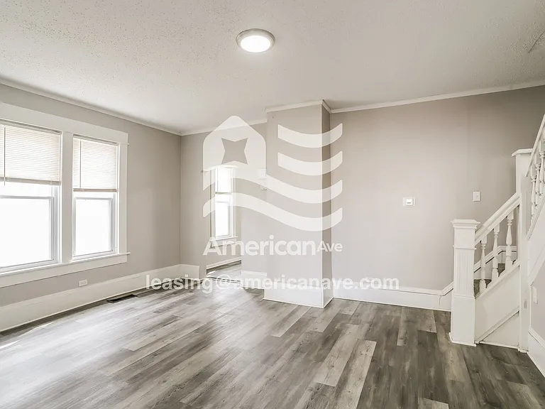 879727_002_living_room_14395652.jpg