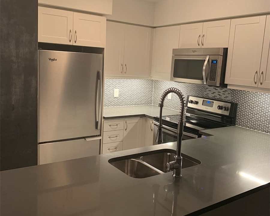 2nd image of 19 Grand Trunk Cres #1612