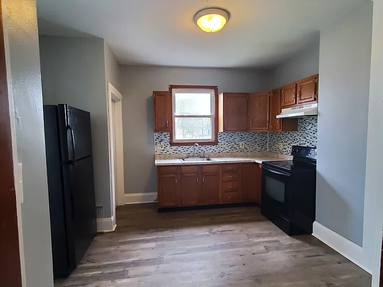 10-12 Lyon Pl — Photo 10