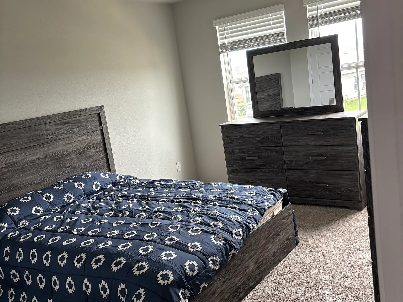 4 bed, 2247 sqft, $650 — Photo 4