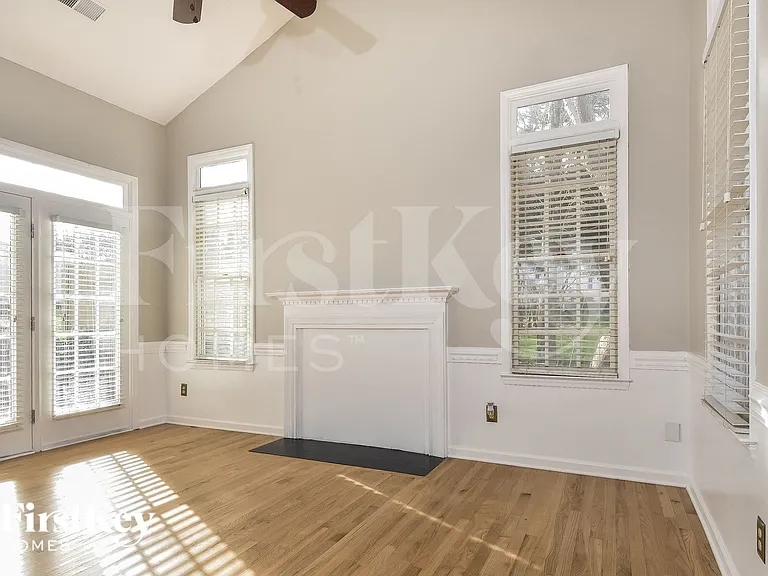 6980 Avenbury Cir — Photo 3