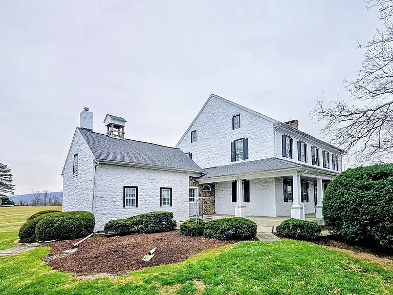 105 S Windy Mansion Rd — Photo 1