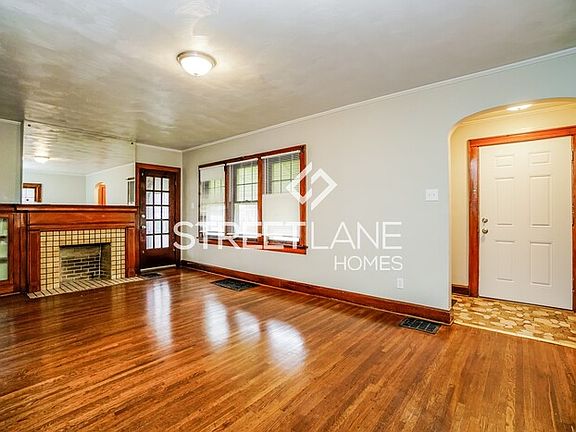 3rd image of 905 Kelton Ave