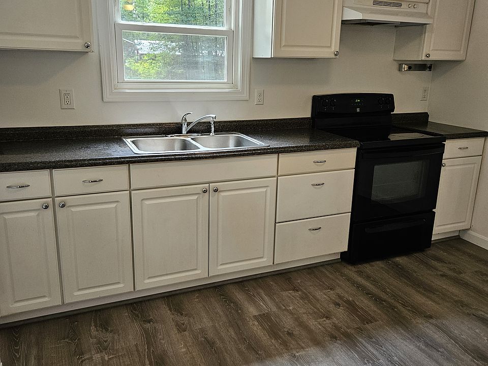 1st image of 202 Maple Rd #1