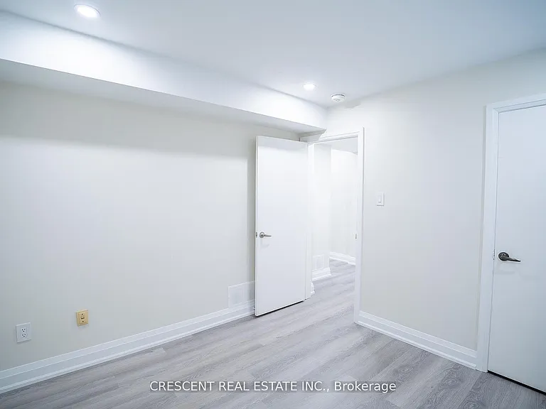 19 Queen St W #1 — Photo 5