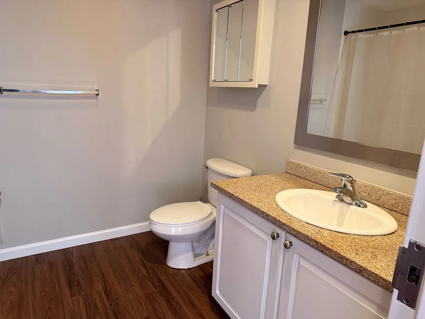 210 Farmington Ave — Photo 3