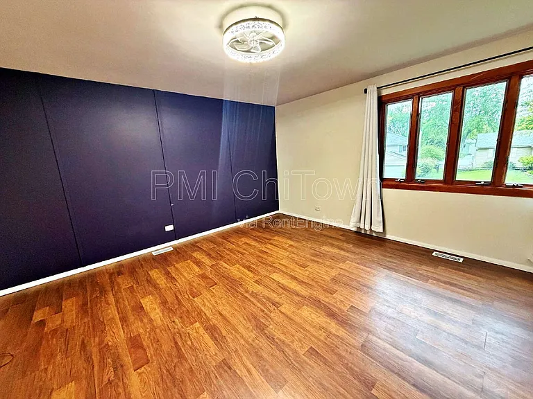 800 W Beechtree Ln — Photo 15