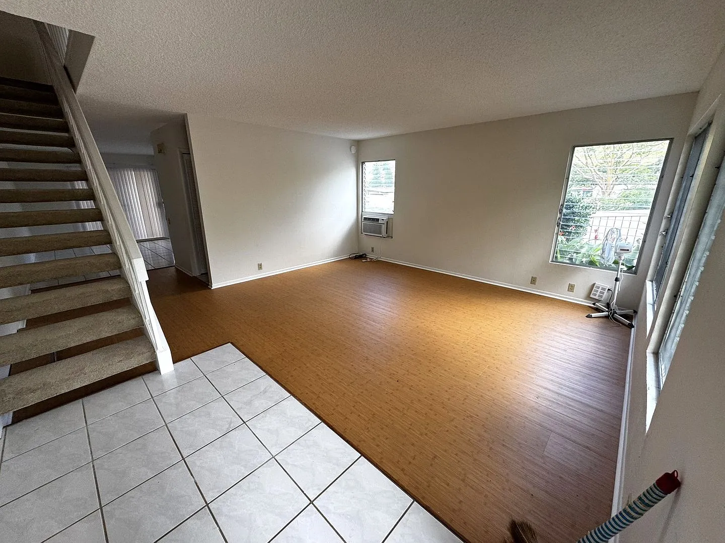 Mariners Village 1, 3/2.5/2, Corner unit, Mountain Views — Photo 4