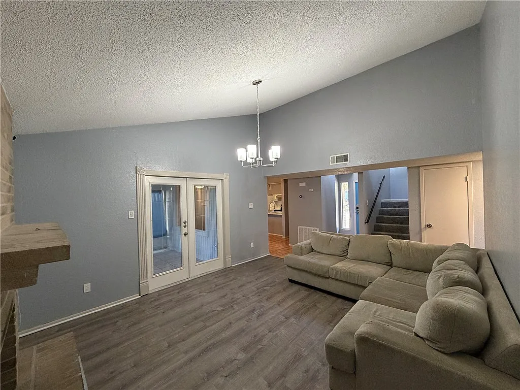3 bed, 2.5 bath, 1661 sqft, $1,850 — Photo 3