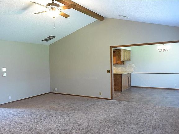 5th image of 1100 Briar Bend Trl