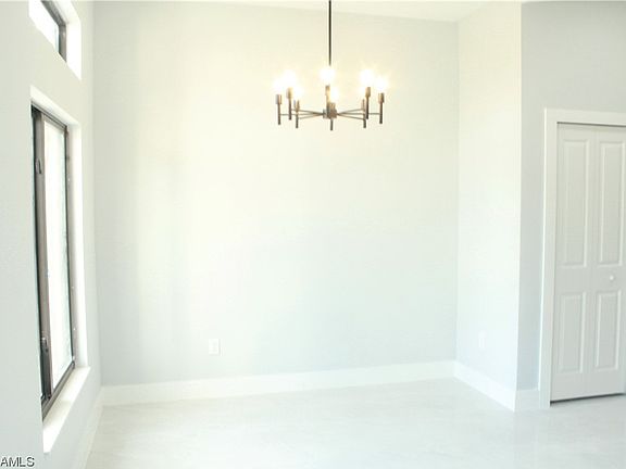 4th image of 718 Little Rock St E