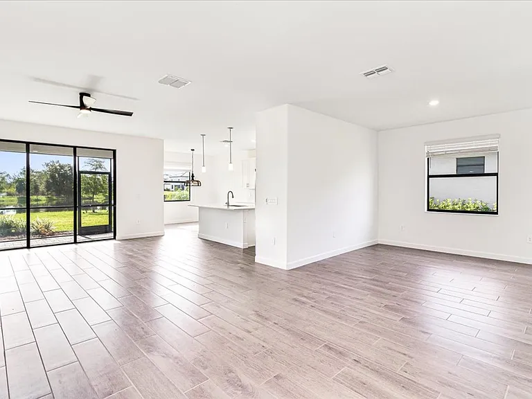 4873 Seafoam Trl — Photo 8
