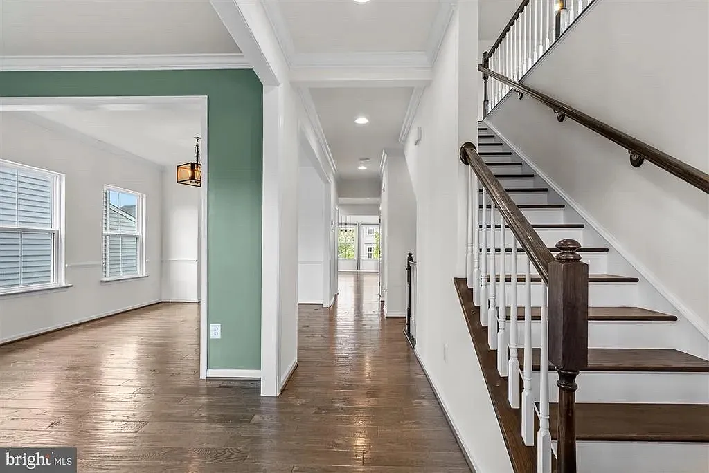 4 bed, 3859 sqft, $3,000 — Photo 2