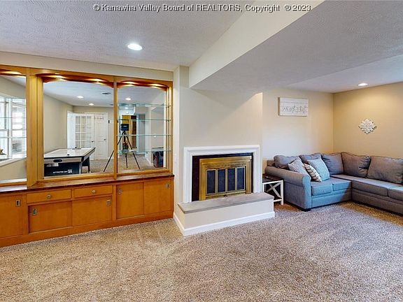 5th image of 11 Elwood Dr