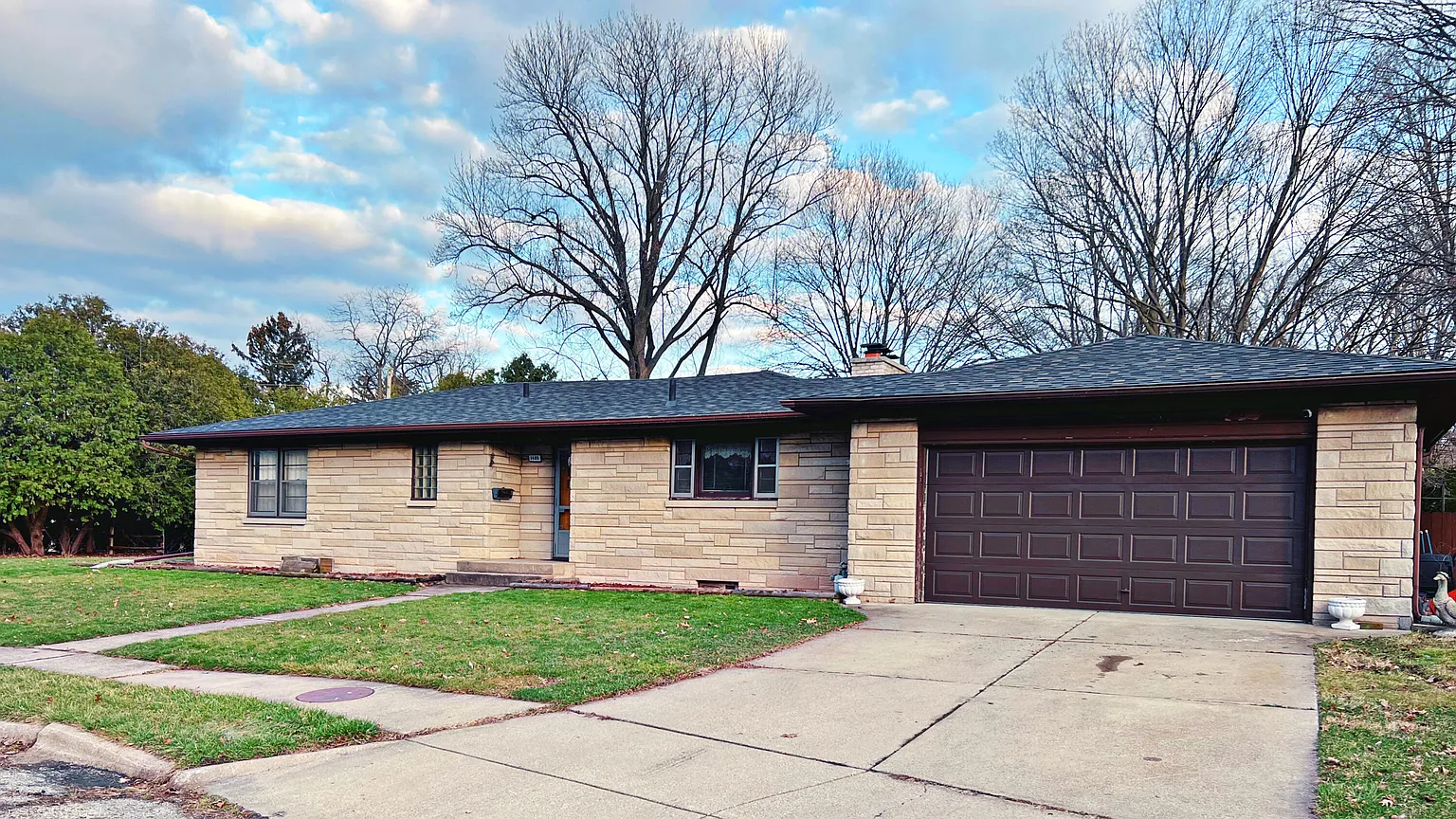 1405 Walton Ave photo 1