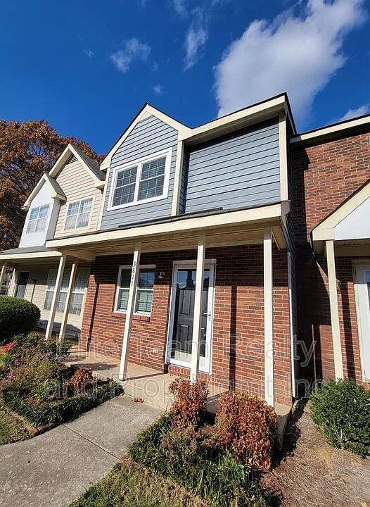 3811 Mosscroft Ln