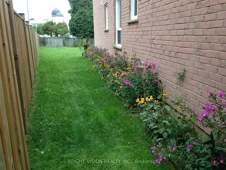 93 Chloe Cres #BASEMENT — Photo 15