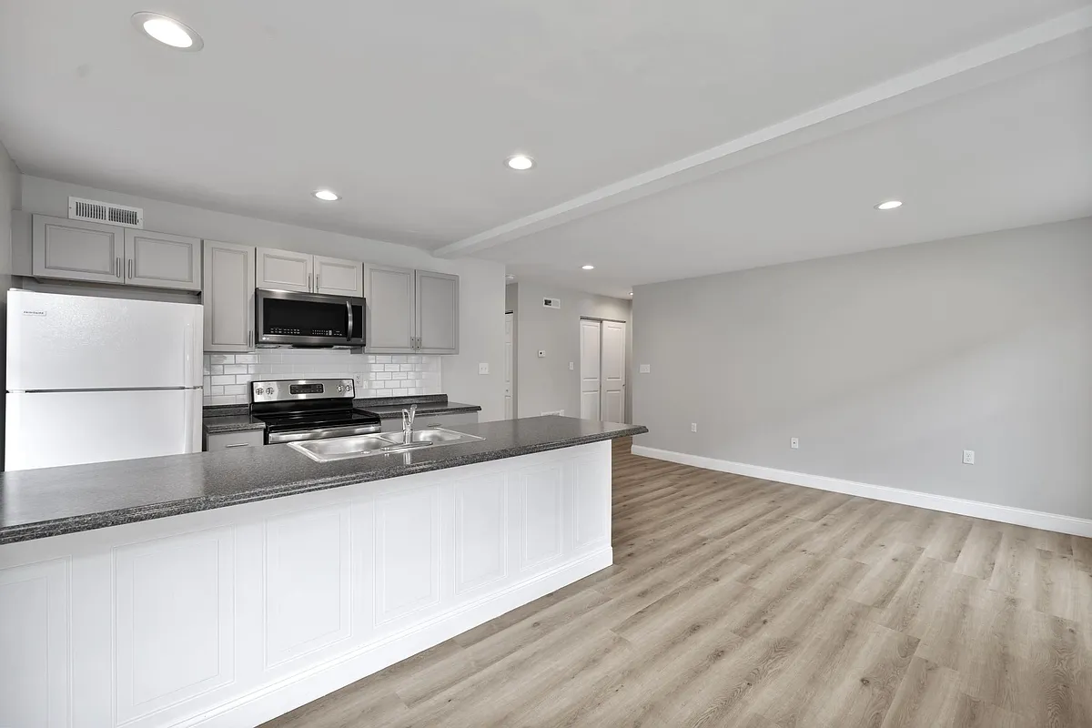 Building Photo - 274 McCullough St #5