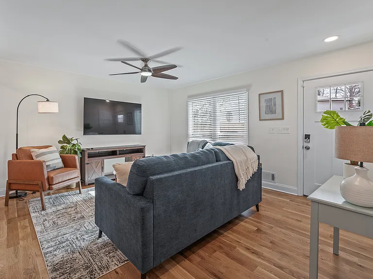 2256 Lakewood Dr NW — Photo 2
