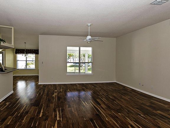 004_Living_Room[1]