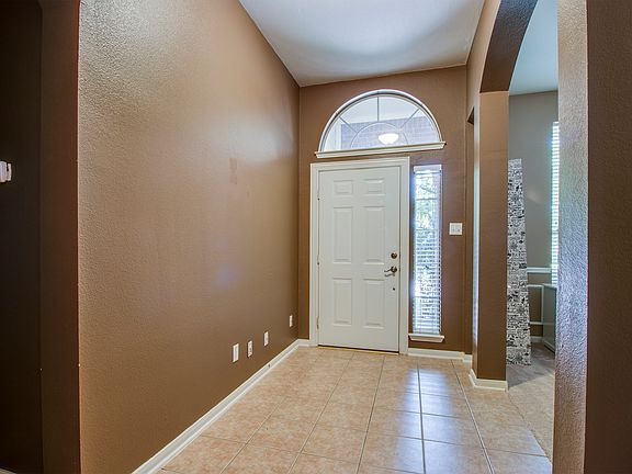 3rd image of 3724 Red Oak Trl