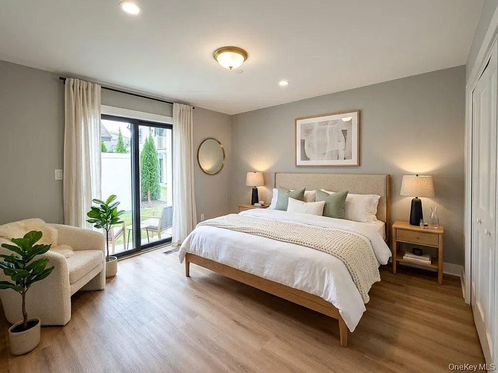 2 bed, 2.0 bath, 900 sqft, $4,500 — Photo 4