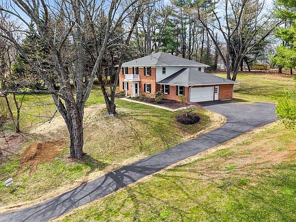 4th image of 988 Sharpless Rd
