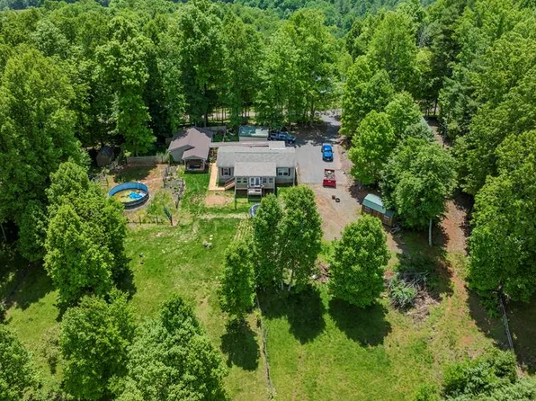 900 Kanawha Ridge Rd, Dugspur, VA 24325