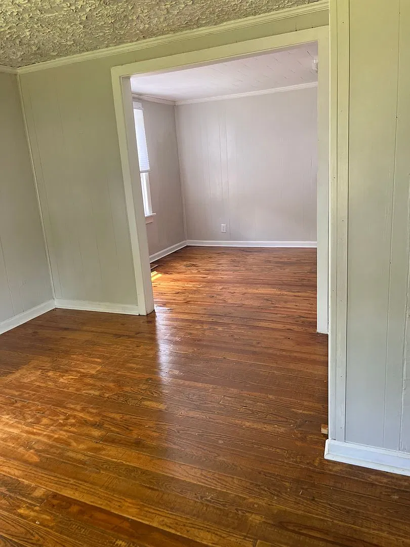 2 bedroom home in Historic Downtown Walking District of Morehead City with fenced in yard — Photo 3
