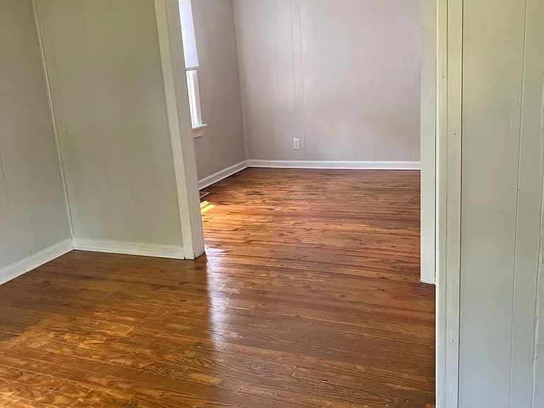 1307 Fisher St — Photo 5
