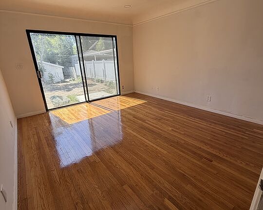 5th image of 9029 Wildwood Ave