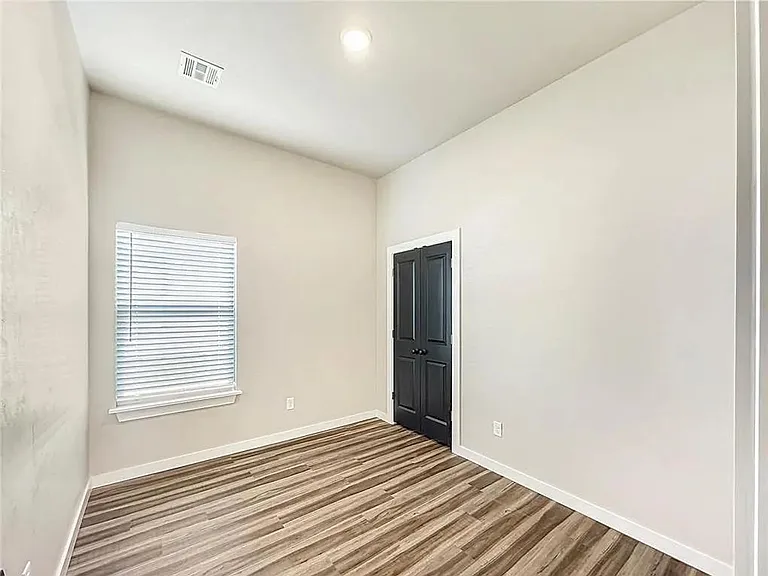 414 N Market Ave — Photo 11