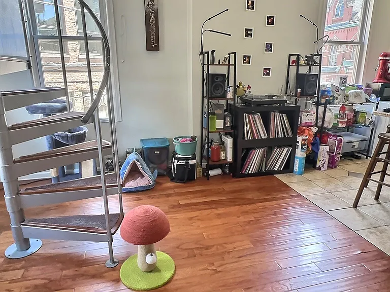 1430 W Wellington Ave #2R — Photo 3