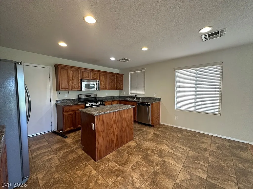 3 bed, 2.5 bath, 1853 sqft, $2,040 — Photo 4