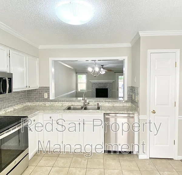 110 Souverain Lndg — Photo 5