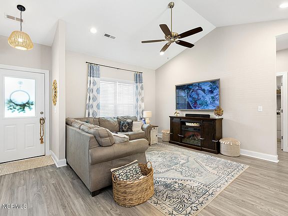 5th image of 9522 Lily Pond Court NE