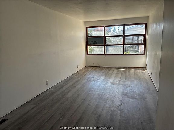 3rd image of 81 Dundas St