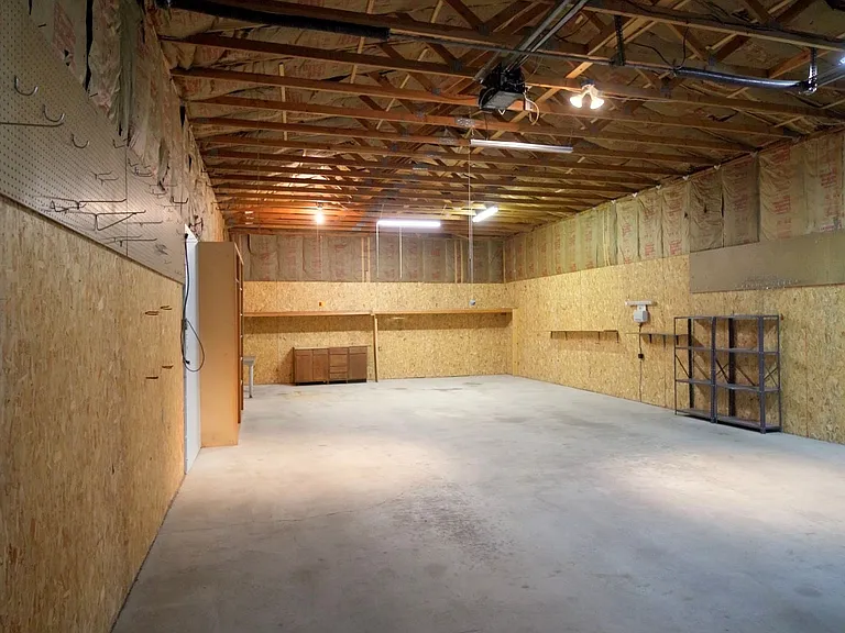 320 Clifford St — Photo 21