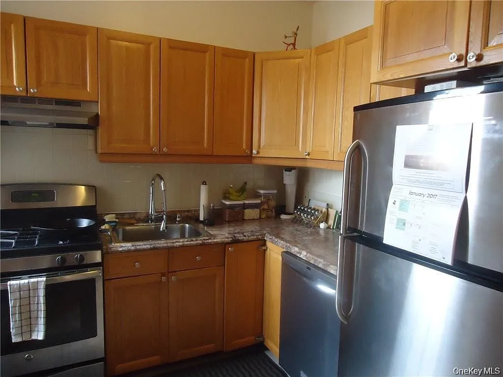 3 bed, 1.0 bath, 1120 sqft, $3,000 — Photo 4
