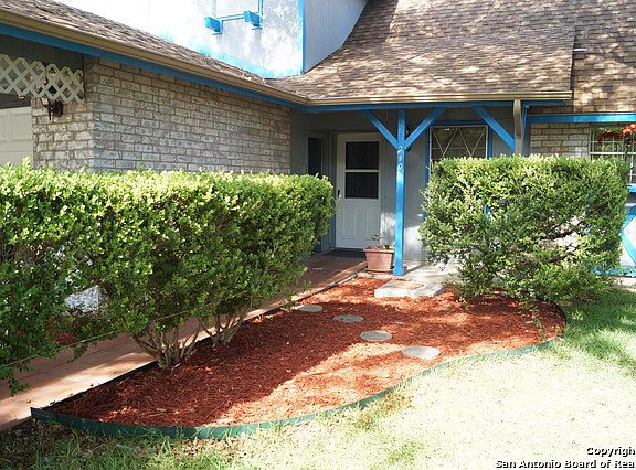 4th image of 2406 Town Gate Dr