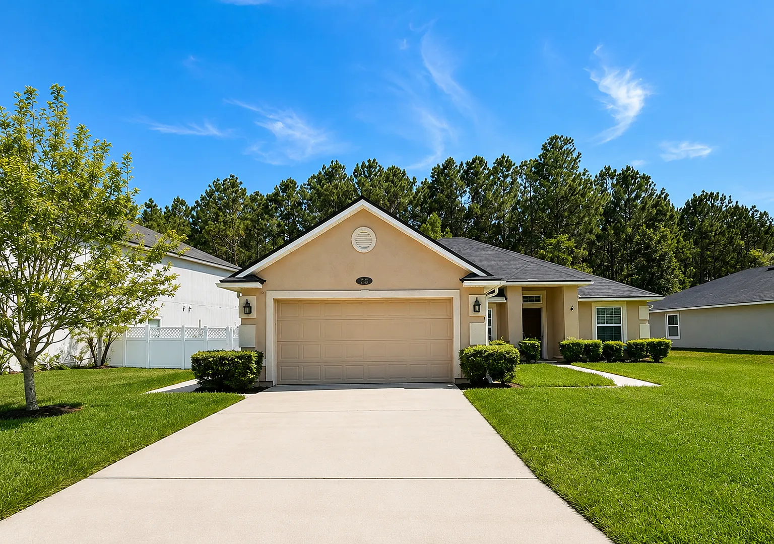 4BR/2BA Home in Desirable Aberdeen! Covered Patio. Double Garage. Pet friendly w/ Fenced Yard! — Photo 1