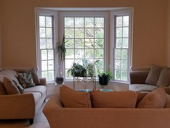 5th image of 12 Trescott Dr
