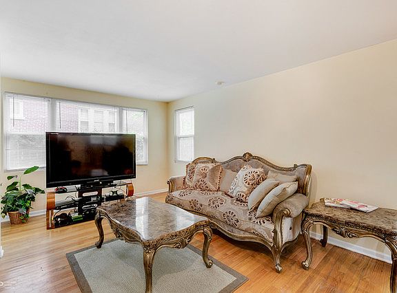 4th image of 1535 W Touhy Ave APT 1N