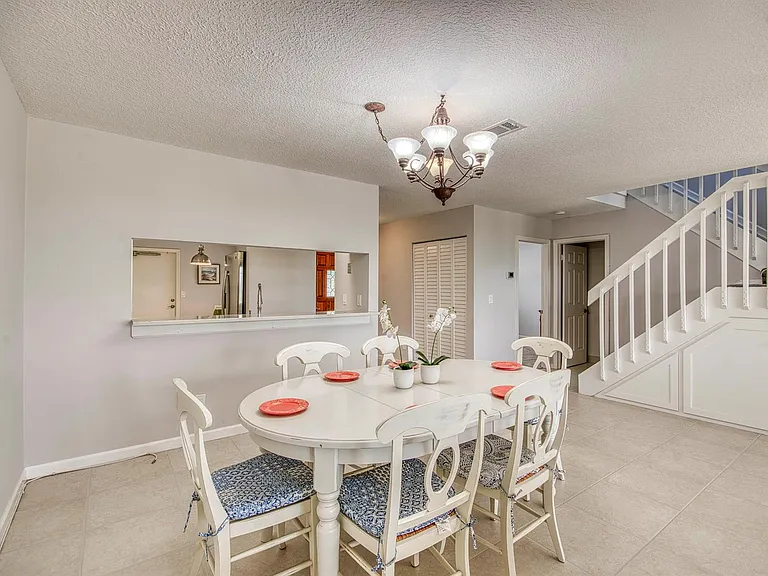 495 Prestwick Cir — Photo 6