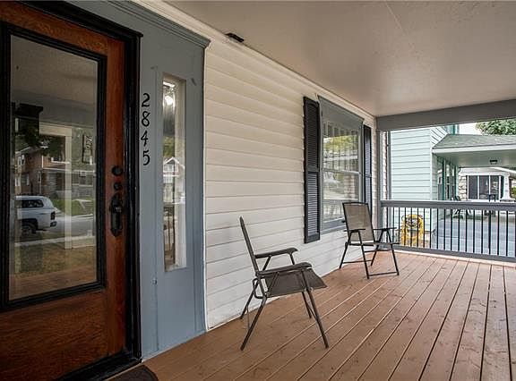 3rd image of 2845 Parkwood Blvd