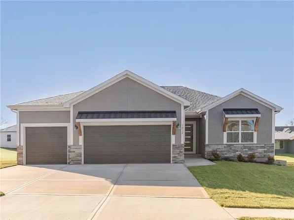 1812 Winchester Dr, Pleasant Hill, MO 64080