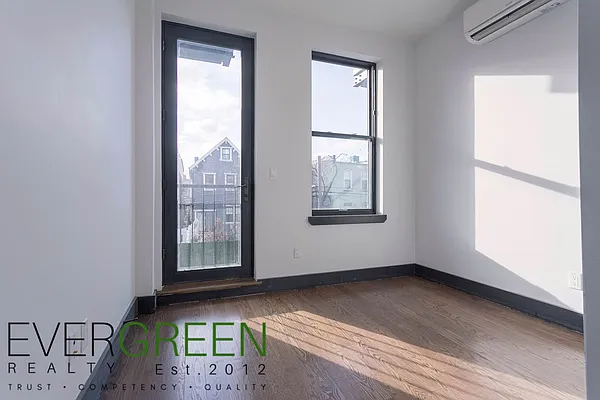 Rented by Evergreen Apartments BK | media 34