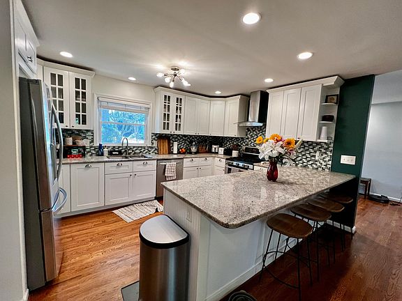 2nd image of 2228 Meadowvale Dr
